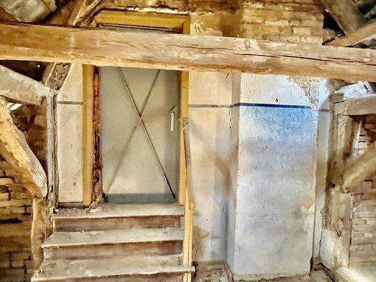 Tür zum Boden über demGemeinderaum