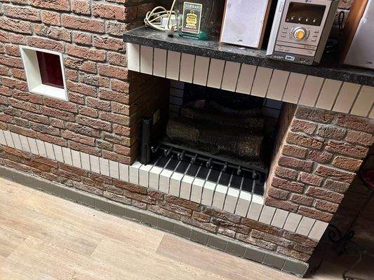 Partyraum mit Kamin (KG)