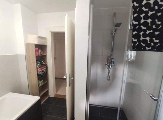 EG: Bad mit Wanne und Dusche Bild 5