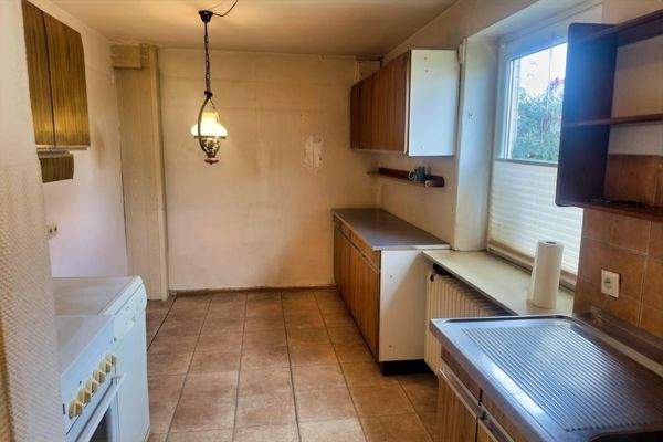 Küche mit Einbaumöbeln