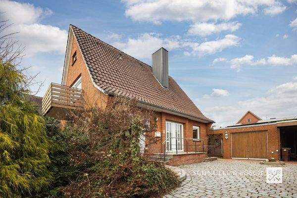 Einfamilienhaus mit Garage