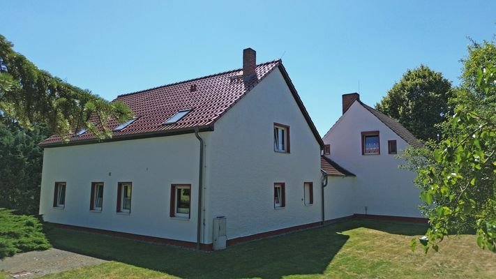 ehemaliger Stall mit Zwischengebäude und Haupthaus
