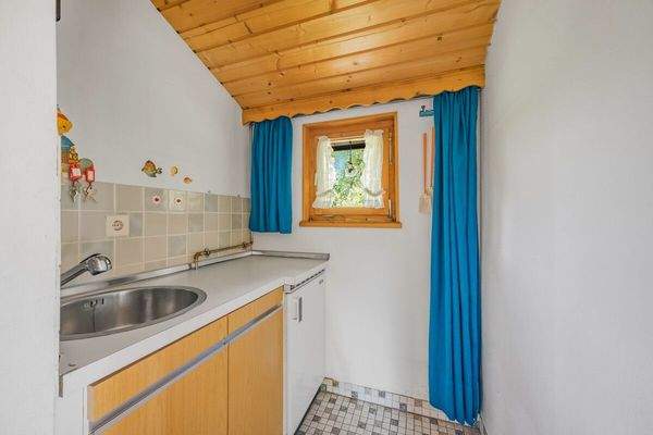 Küchenzeile im Nebenraum