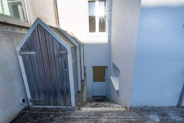 Kellerzugang u. Gartenhaus