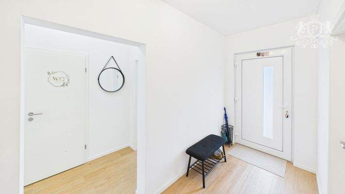 CAM01984G0-PR0514-STILL008