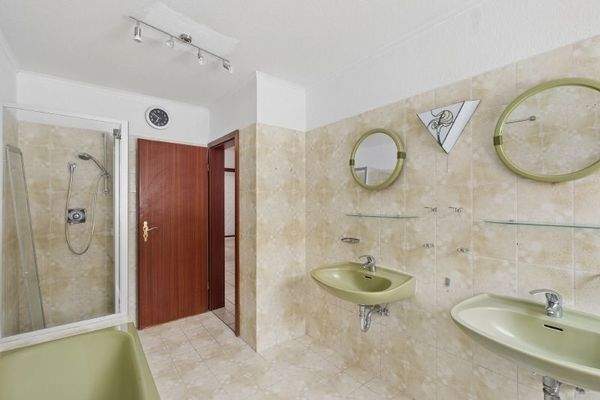 Vollbad im Erdgeschoss