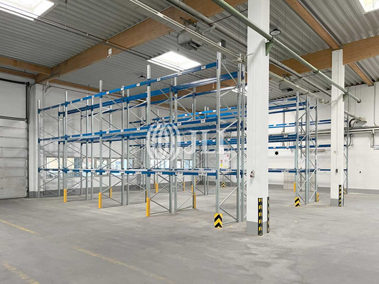 Innenansicht Halle - JLL