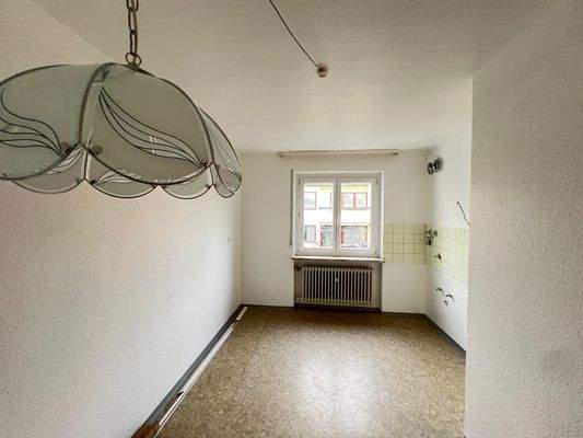 Küche mit Fenster.JPG