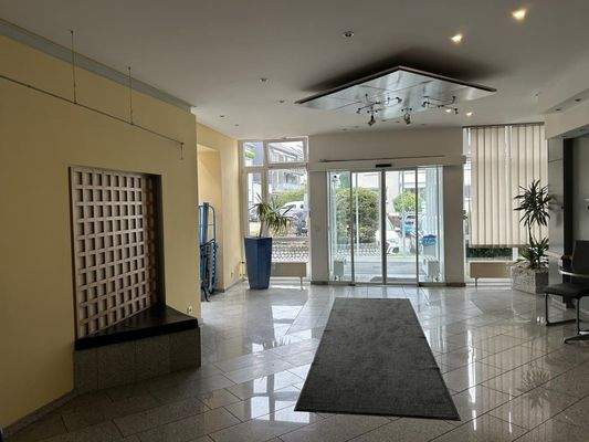 Eingangsbereich Gebäude