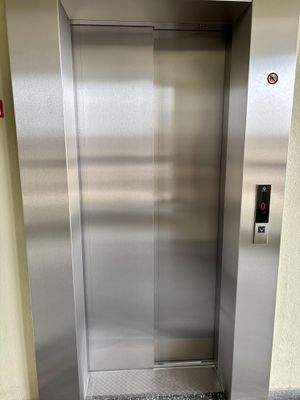 neuer Aufzug (ab ca. Mitte 04/2026 in Betrieb)