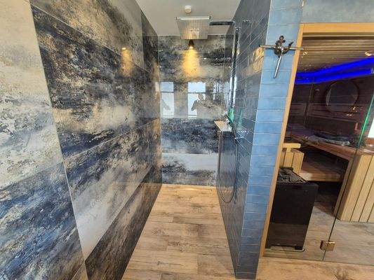 36 Dusche Wellness-Bereich - 2K JPEG.jpg