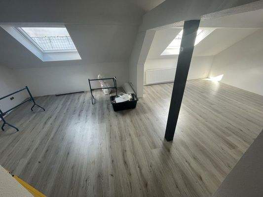 Großraumbüro im Dachgeschoss