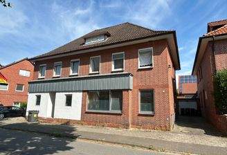 Großes Mehrfamilienhaus