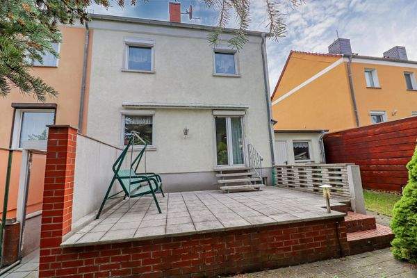 Rückfront mit Terrasse