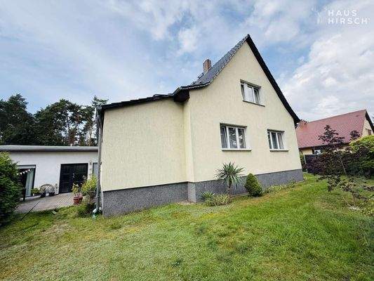 Vorderansicht EFH und Eingang Wohnung 