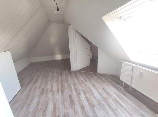 Whg. 1: Spitzboden Zimmer 2