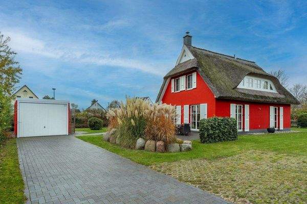 Frontansicht mit Garage.jpg