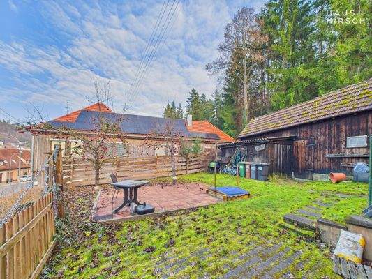 Terrasse / Garten mit Schuppen