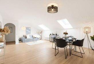 Offenes Wohnzimmer mit Essbereich 