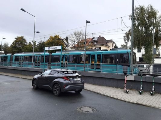 U-Bahnhaltestelle am Haus