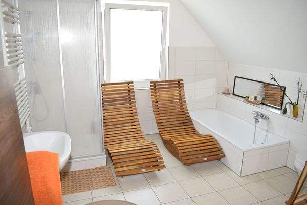 8990WI-18 Bad Dachgeschoss