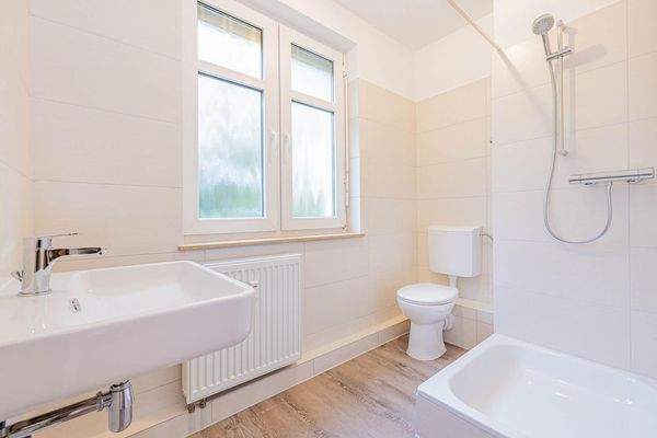 Tageslichtbad mit Dusche 