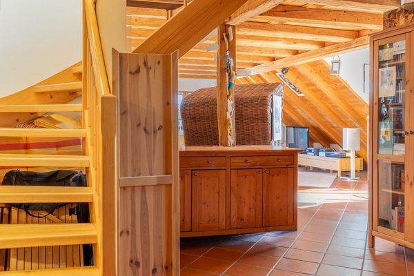 Wohnen über dem See – Charmante Maisonettewohnung mit Alpenpanorama