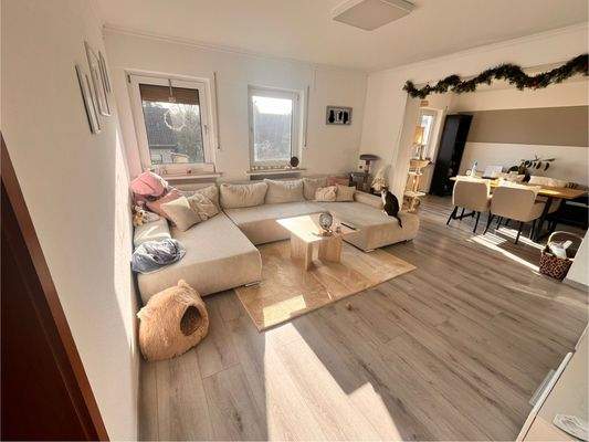 Wohnzimmer - Blick reinkommend gr. Wohn-/Eßzimmer