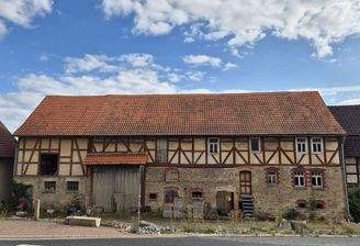 Straßenansicht vom Haus.jpg