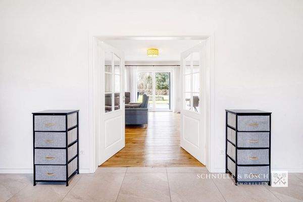 Der helle Eingangsbereich empfängt Ihre Gäste