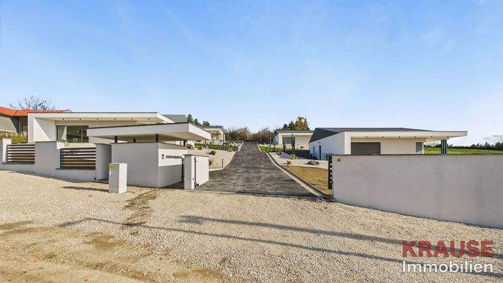 Einfahrt Anlage mit Elektrotor