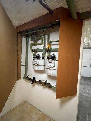 Detail Gas-Anschlüsse im Keller