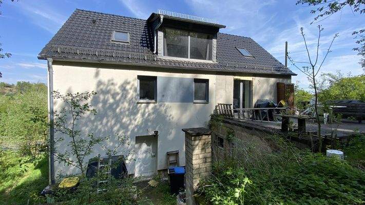 Ansicht vom Garten mit Terrasse