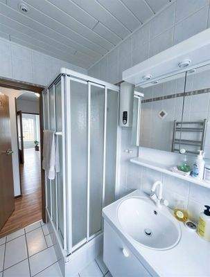 Badezimmer EG. - (KI generiert)