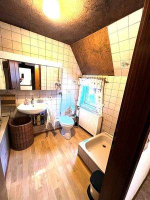 WC mit Dusche und Badewanne 