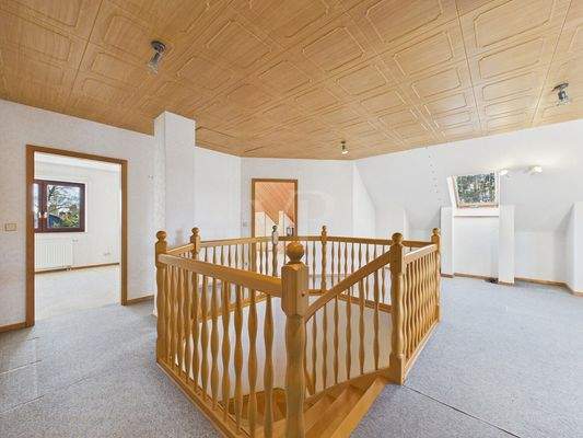 Flur / Galerie im OG