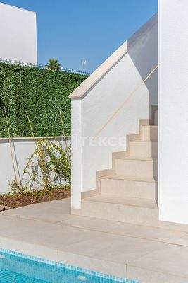 Detached Contemporary Villas near the Beach in Los Alcázares