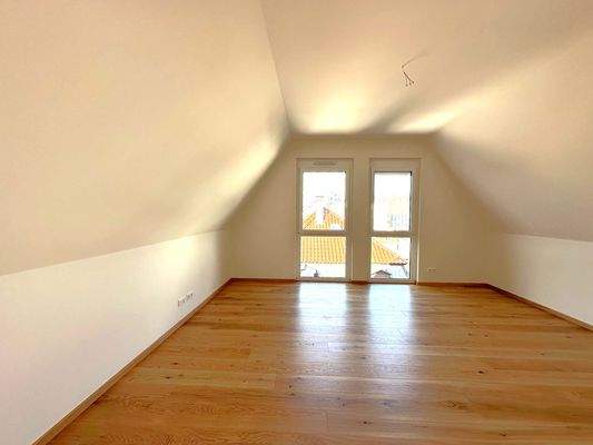 Vielseitig nutzbares Zimmer im Dachspitz