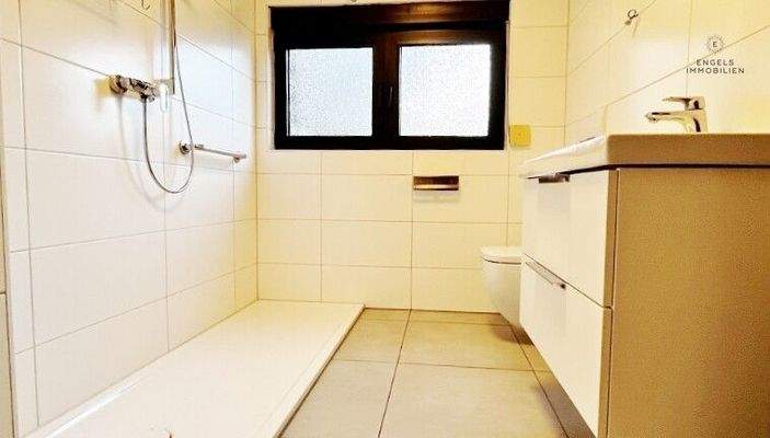  Haus 1 Tageslichtbad Erdgeschoss