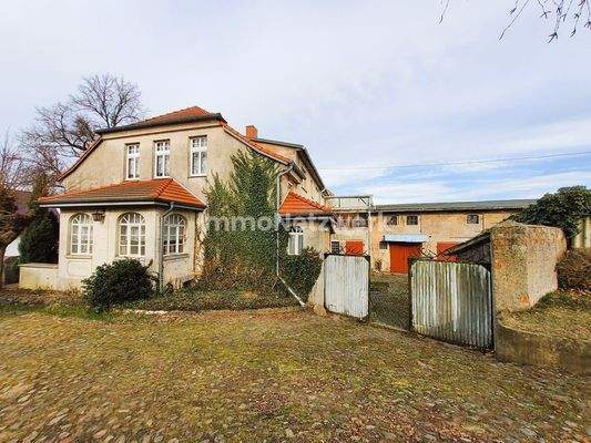 Seitenansicht Hauptgebäude mit Stall