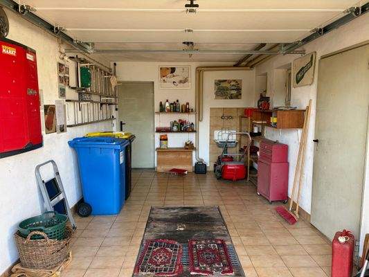 Garage 1 im Kellergeschoss integriert