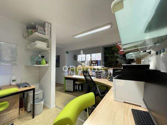 2 Arbeitsplätze an der Rezeption...