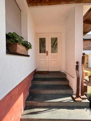 Eingang zum Vorderhaus