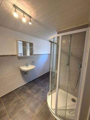 Bad mit Dusche UG