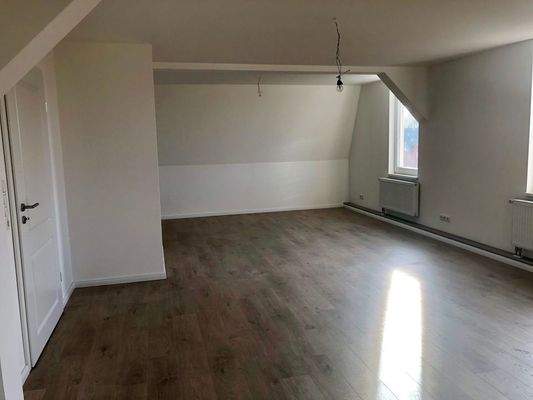 Wohnzimmer mit offener Küche.jpeg