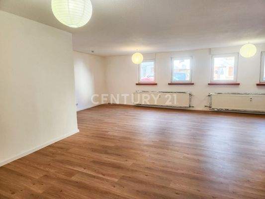 wartet auf Sie... und neue Möbel