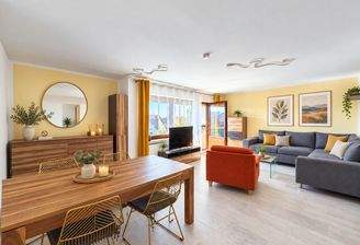 Wohnzimmer mit Essbereich