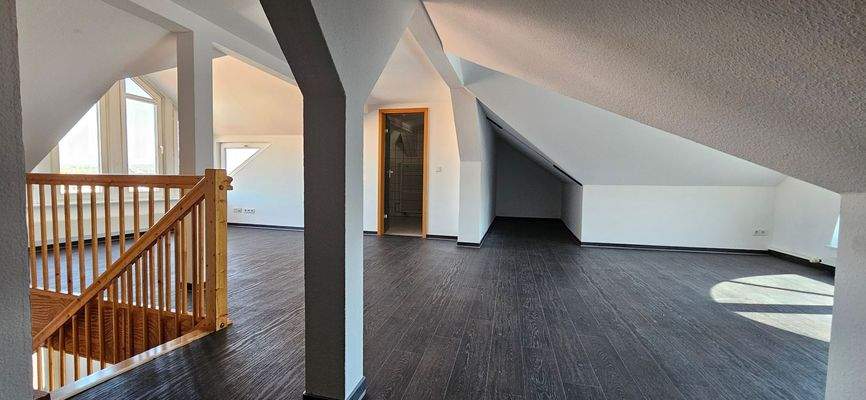 Helles Dachgeschosszimmer