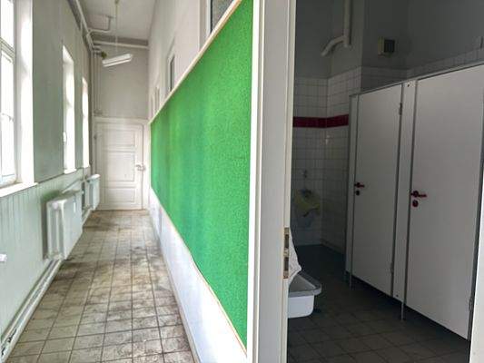 Flur und Sanitäranlagen