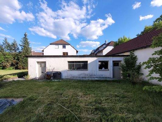 Garagen von der Gartenseite 